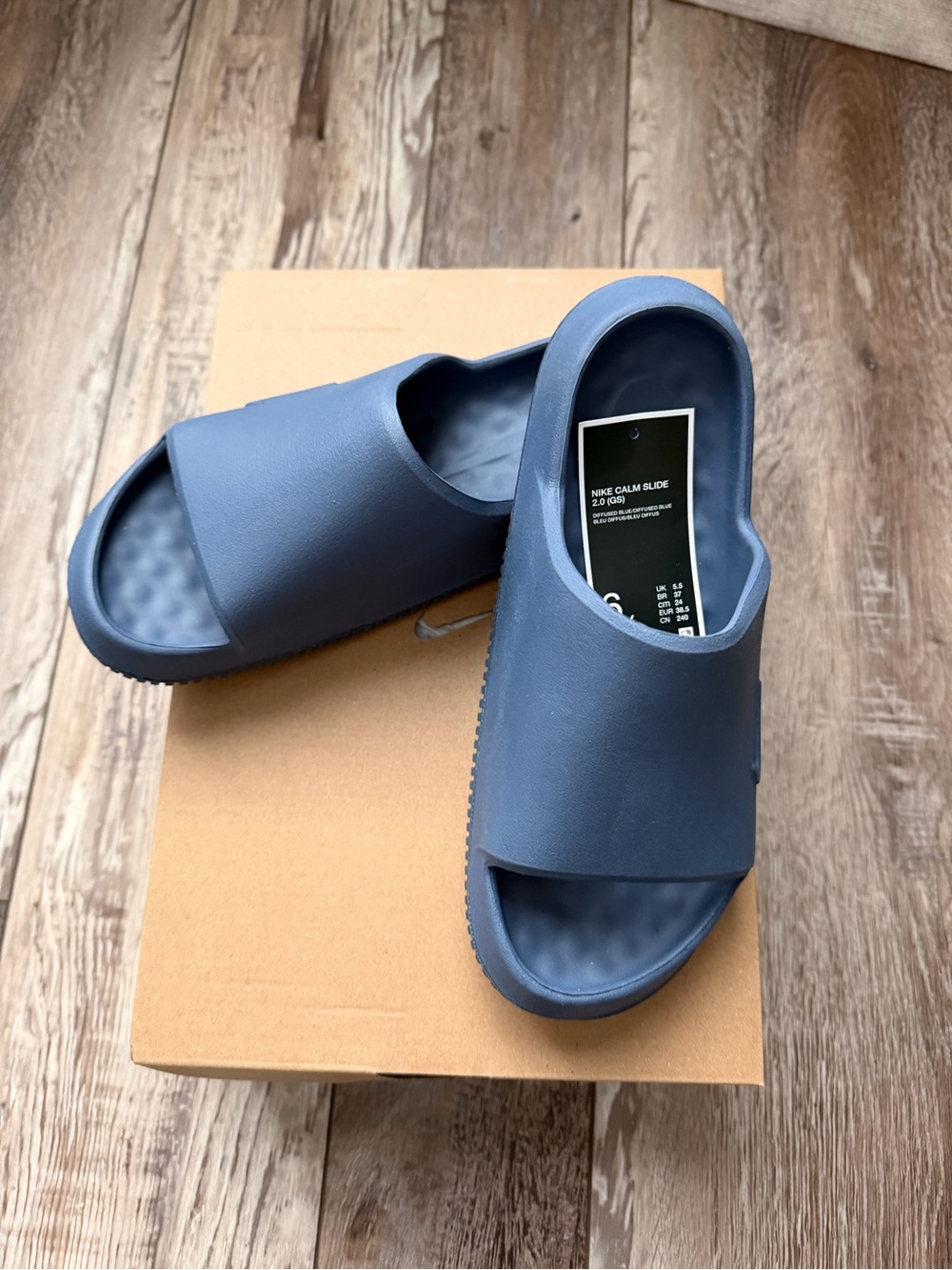 NWT/Never worn/Original Box Nike Calm Slide 2.0 6Y